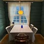 Nyrestaurert Hus Fra 1700-tallet Bjorgo
