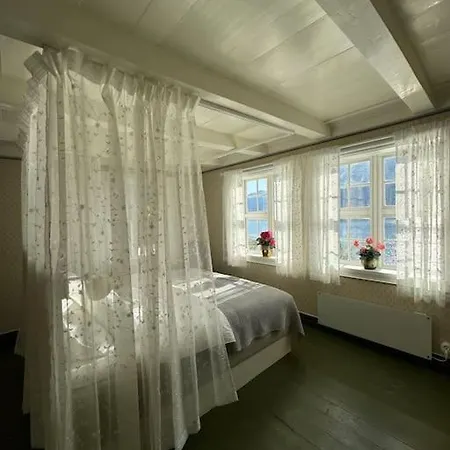 Holiday home Nyrestaurert Hus Fra 1700-tallet Bjørgo