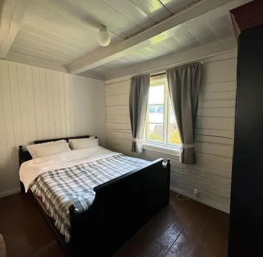 度假居 Nyrestaurert Hus Fra 1700-tallet