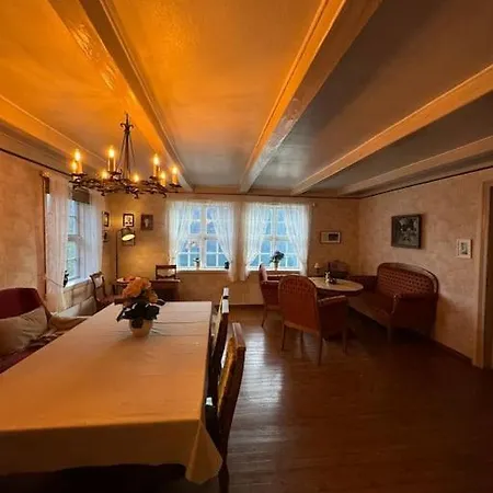 Nyrestaurert Hus Fra 1700-tallet Aurland